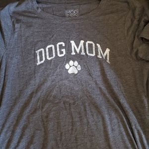 Gray short sleeved xl dog mom shirt
